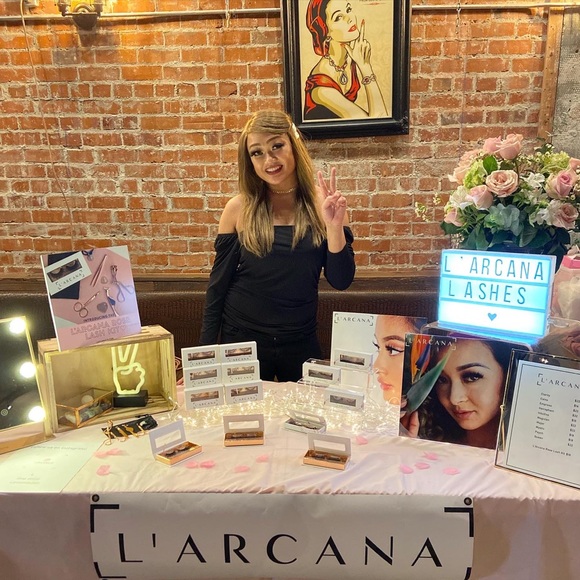 Handbags/shoes/lashes - Picture 3 of 8